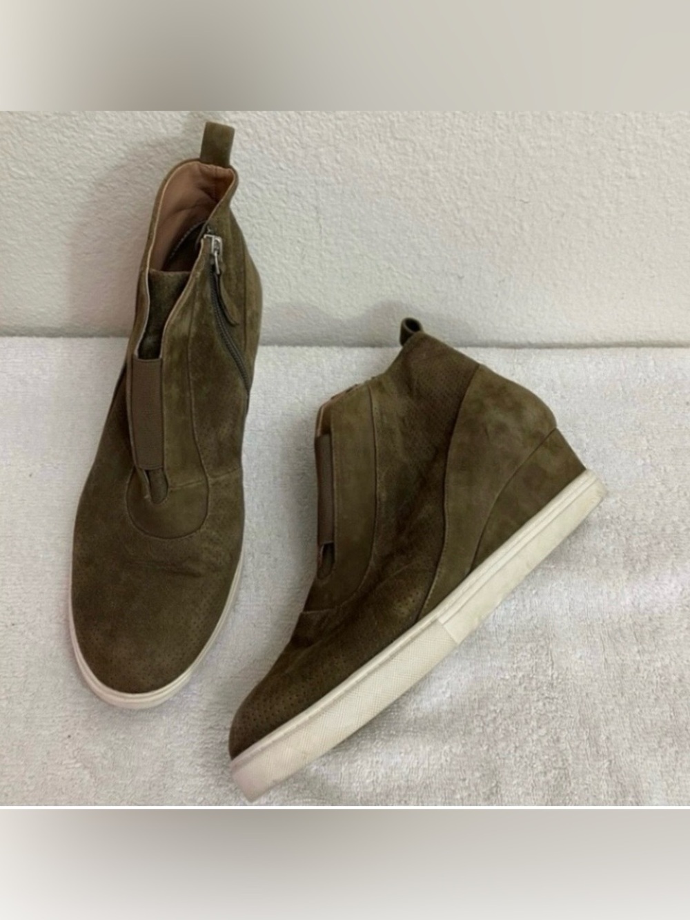 Linea Paolo Women's Olive Brown Suede Perforated Platform Wedge Sneaker Size 9.5
